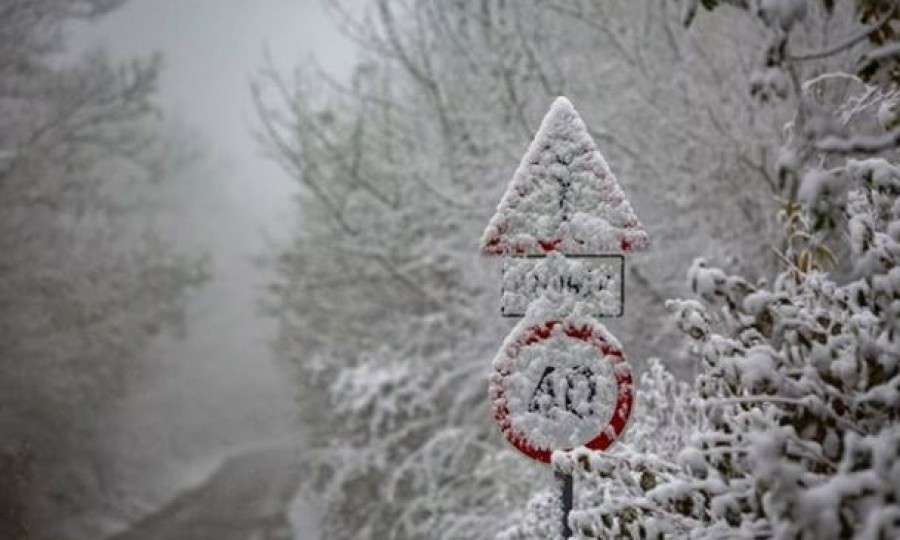 Hózápor és eső, erős széllel jönnek a mínuszok