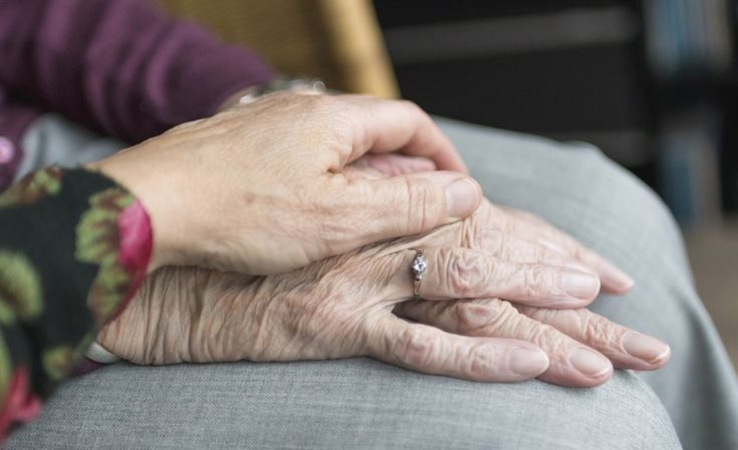 Idős szülők gondozása nyugdíjasként: öröm és üröm