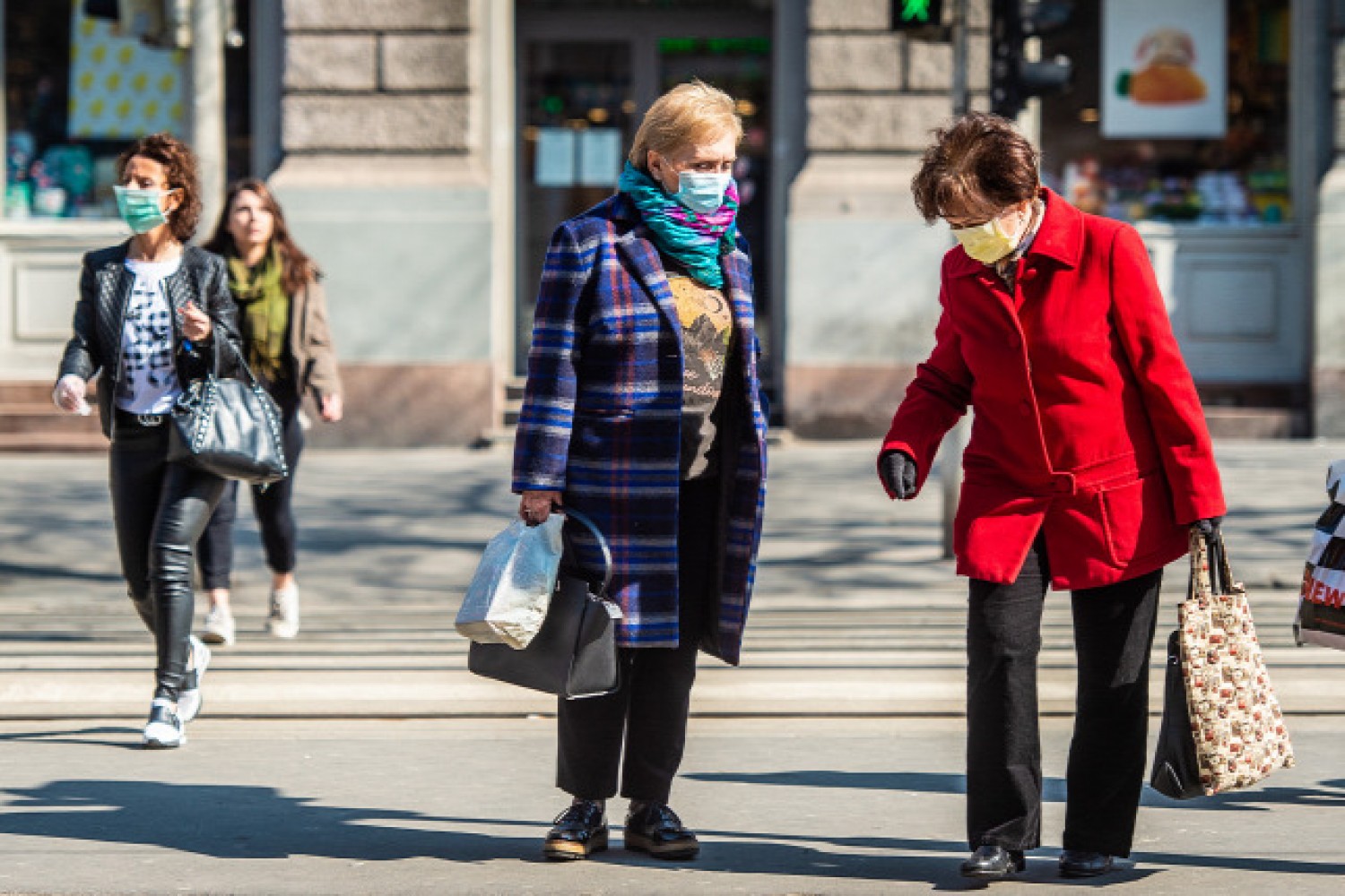 Így rövidülhet a 65 éven felüliek vásárlási ideje