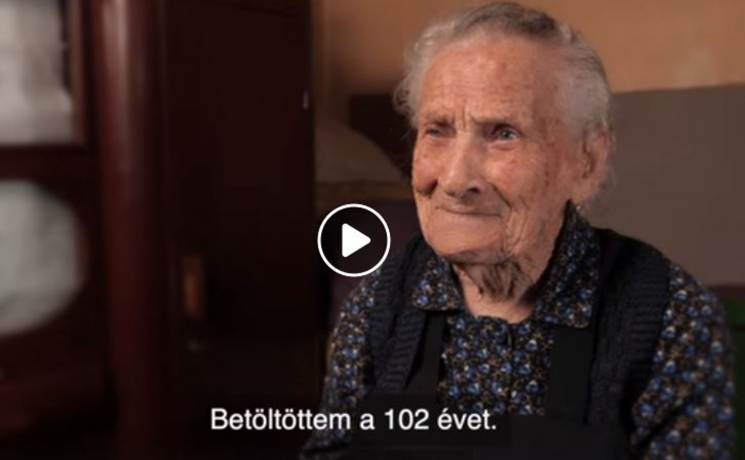 Szebb lenne a világ, ha ilyenek lennének az embereknek, amilyen a 102 éves Kolumbán Juliska néni! Tiszta, őszinte, becsületes. (videó)