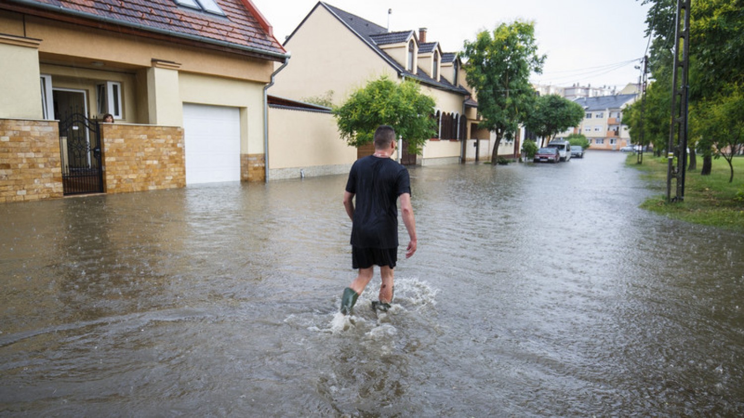 Sajnos már halálos áldozata is van a mai viharnak