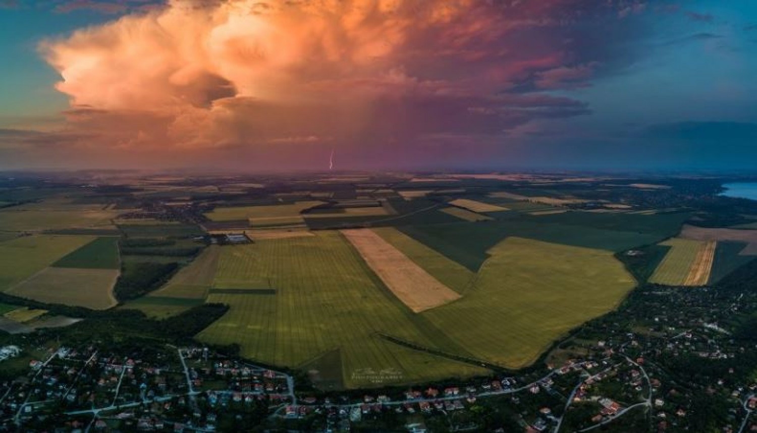 Pár óra, és itt a hidegfront! Így ér el bennünket a mai viharzóna. (videó)