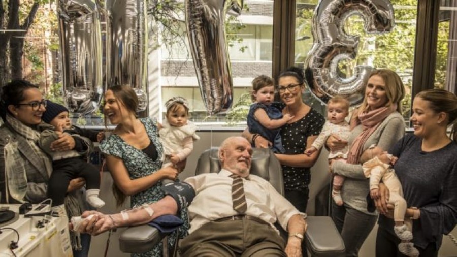 A 81 éves férfi utoljára ad különleges véréből, mellyel eddig 2,4 millió újszülött életét mentette meg